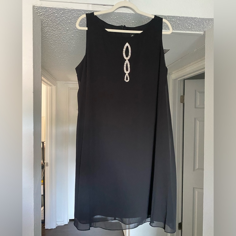 Elegant Black Chiffon Cape Dress - Picture 5 of 7